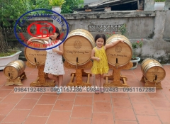 Thùng Rượu Có Chân Trạm Khắc có logo theo yêu cầu