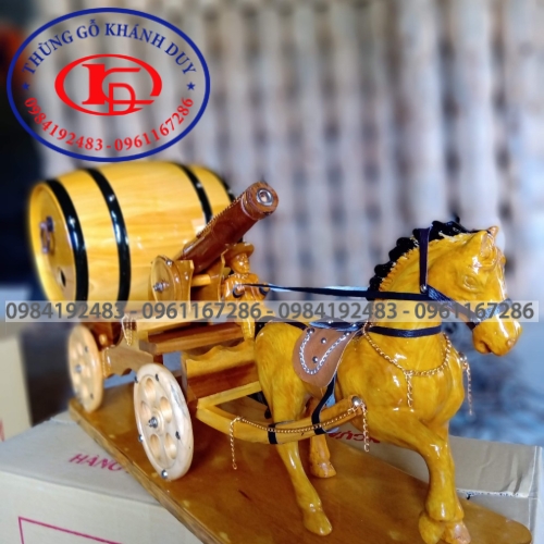 NGỰA ĐƠN KÉO BOM RƯỢU VANG